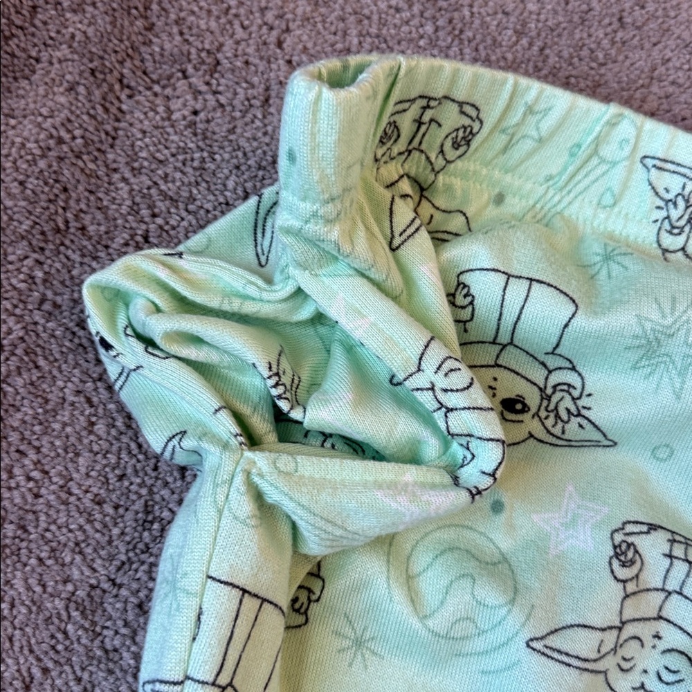 Star Wars Yoda Green "This Is My Good Side" Pajama Set SIZE M - Picture 7 of 8